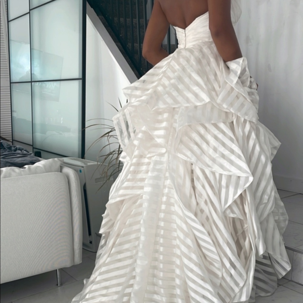 Hayley Paige Guindon Wedding Dress 2 of 2 posts - Picture 4 of 14